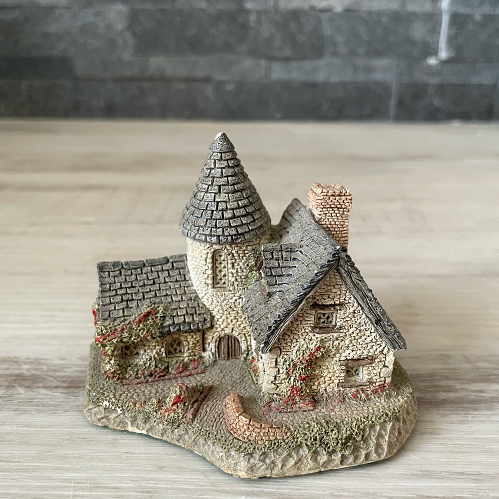 Vintage David Winter Vicarage Figurine